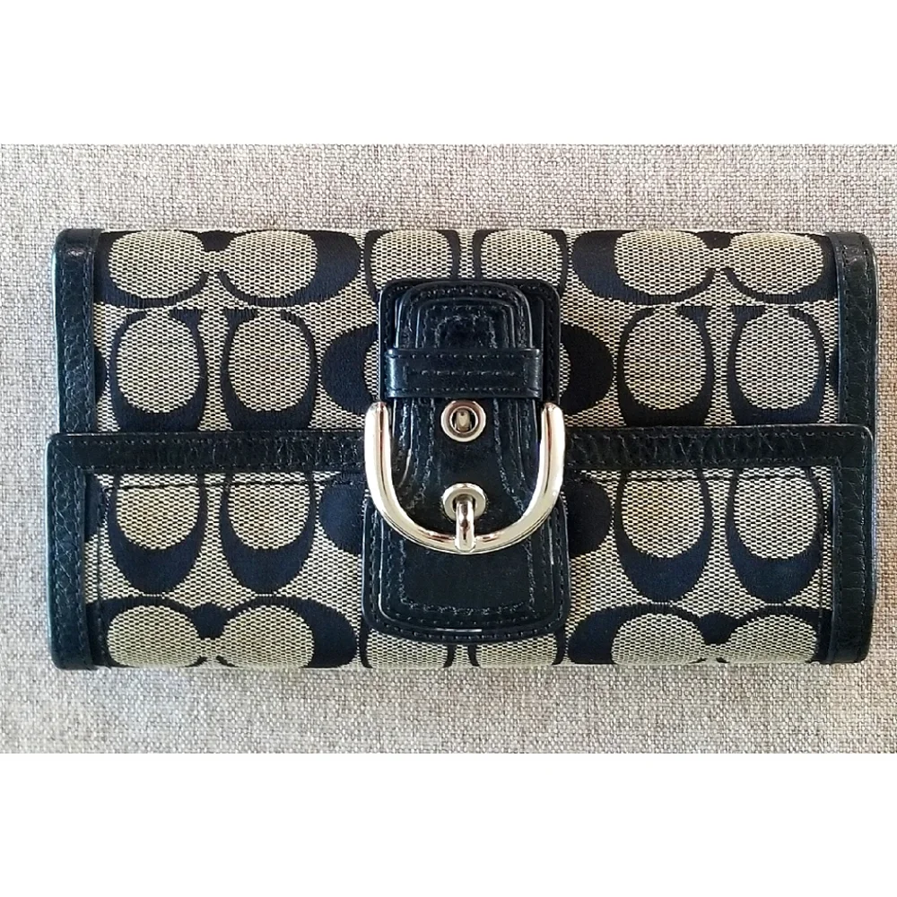 Coach wallet - Picture 1 of 3